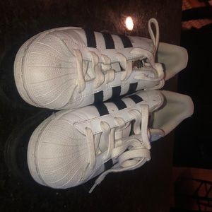 Adidas women’s superstars